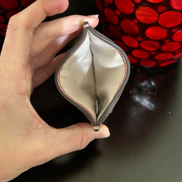 NWOT Kate Spate Glimmer Quilted Metallic Cardholder - Picture 5 of 5